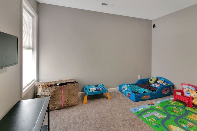 Building Photo - 110 War Admiral Ct