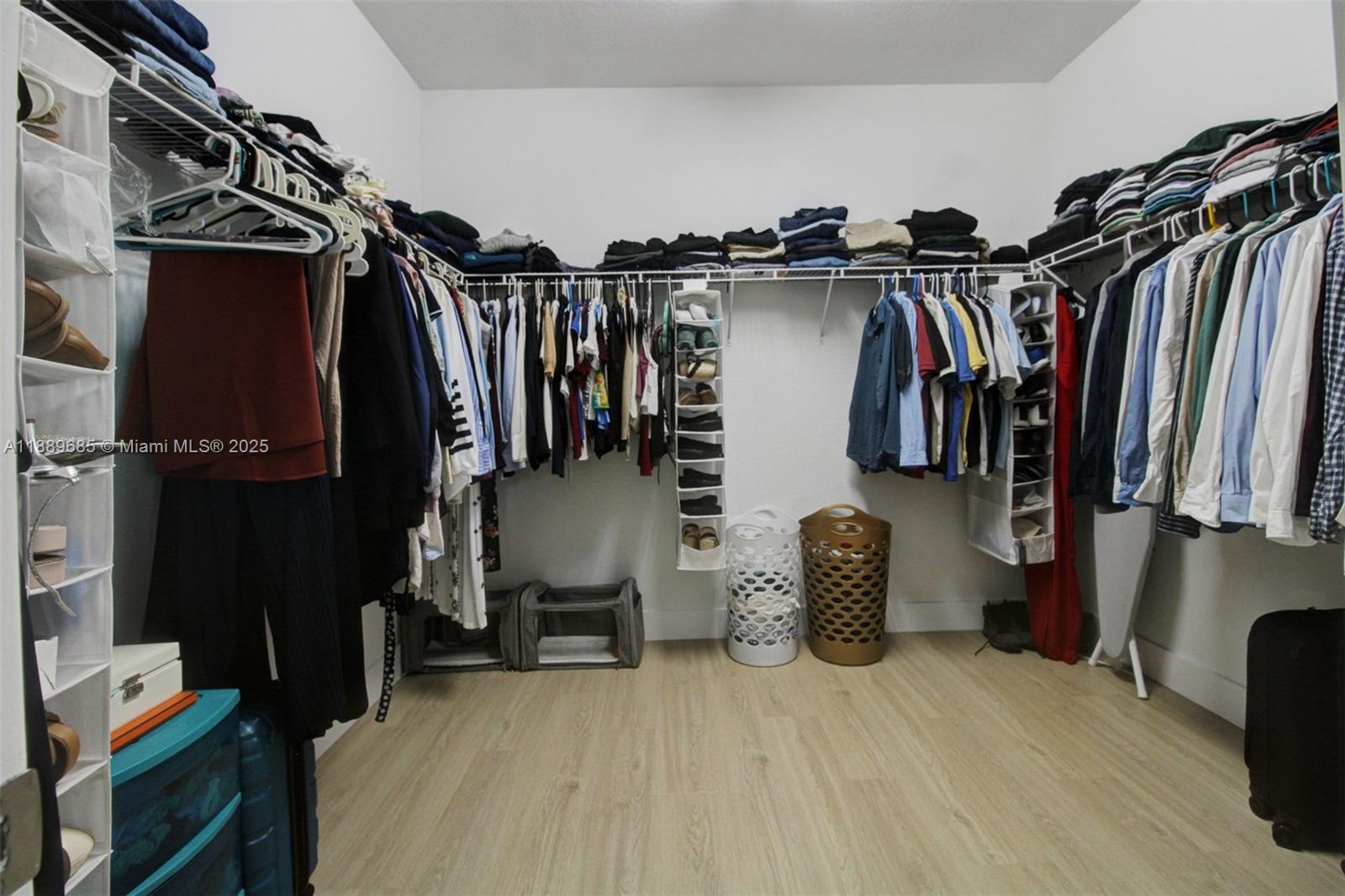 Building Photo - 21016 NE 2nd Ct