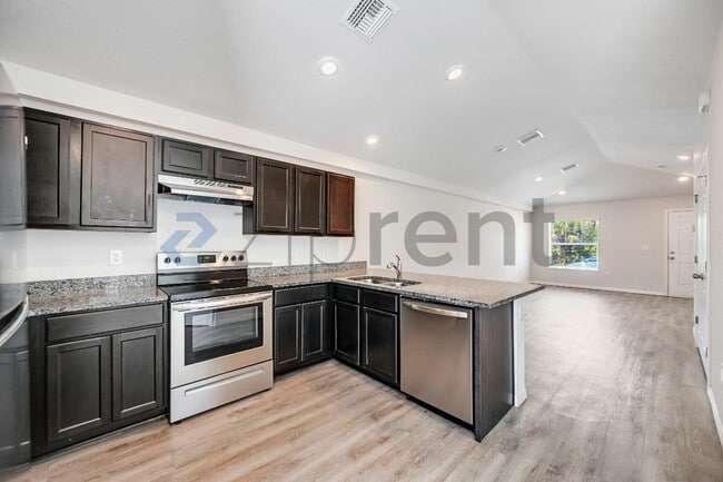 Building Photo - 12009 Henley Ave