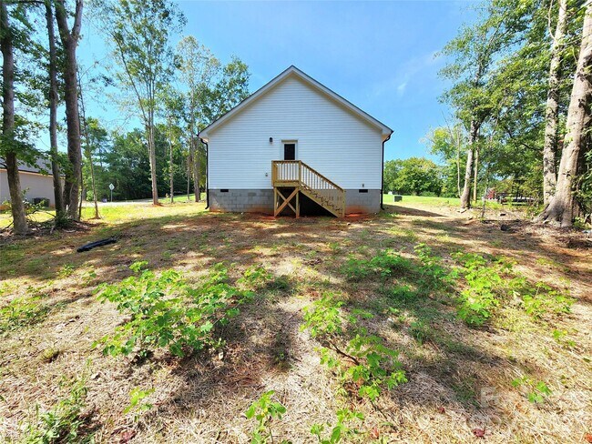 Building Photo - 1302 Rainbow Dr