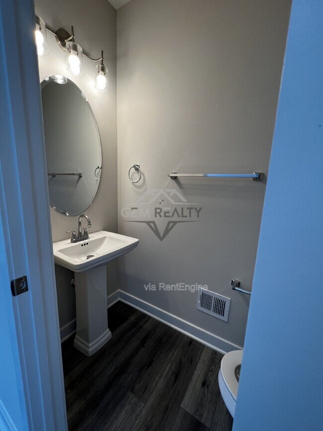 Building Photo - 38 Meadow View Ln