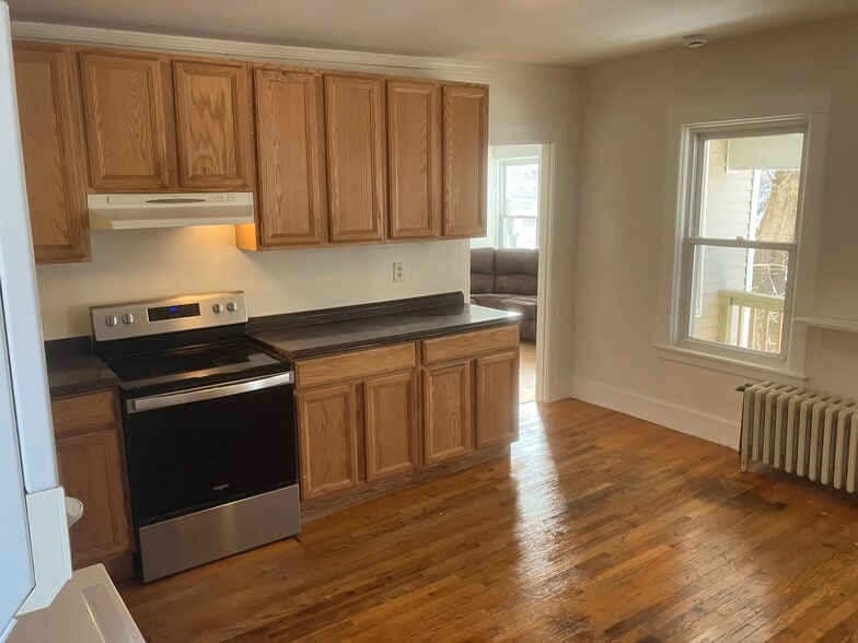 Kitchen - 186 Roxbury St