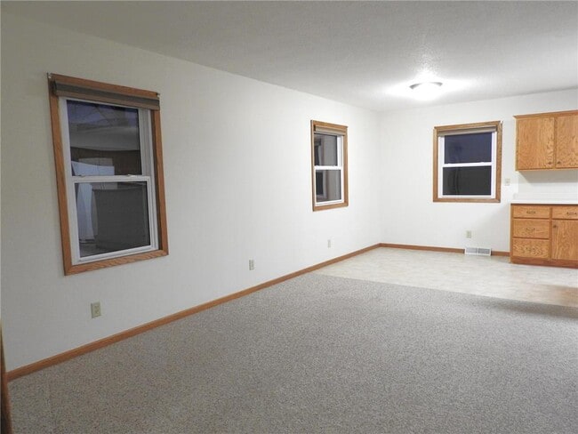 Building Photo - 724 6th St N