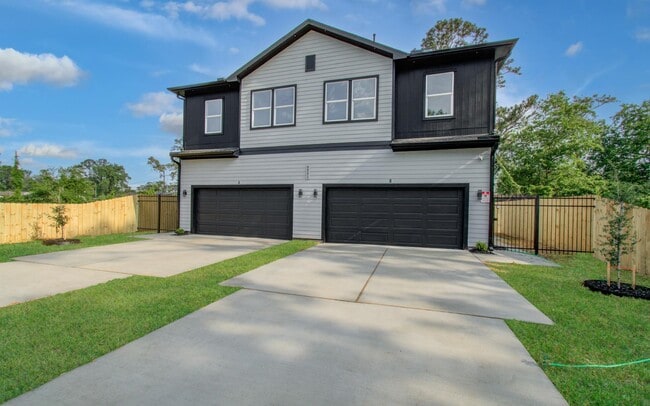 Building Photo - 6531 Rosemary Ln