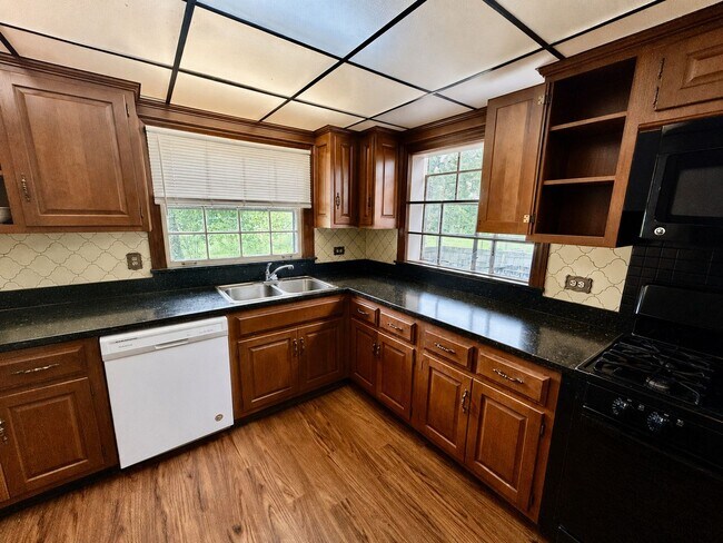 Building Photo - 730 Golfview Dr