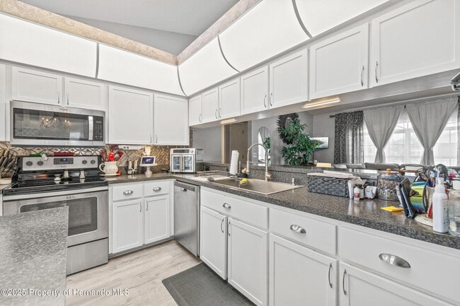 Building Photo - 4052 Montano Ave