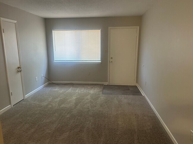 Building Photo - F4 Hillcrest