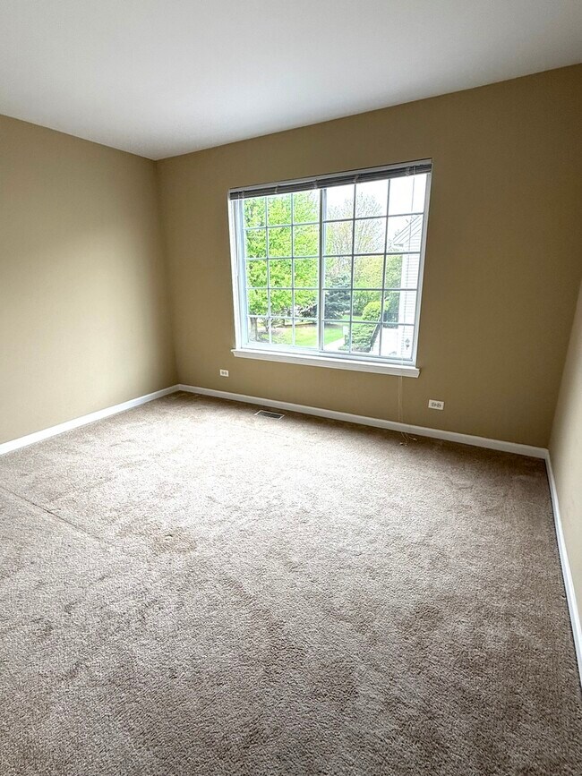 Building Photo - 2419 Oakfield Ct