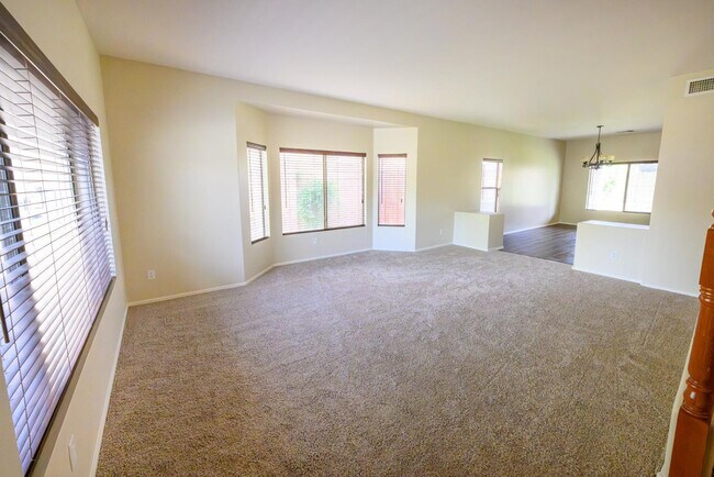 Building Photo - 2521 W Tumbleweed Dr