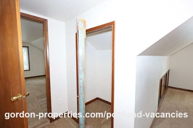 Building Photo - NE 94th Ave - Vintage Montavilla 2 bedroom house