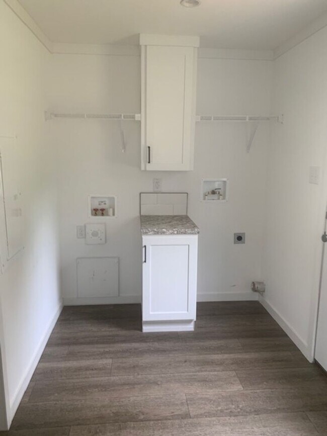 Building Photo - 561 Morris Bridge Rd