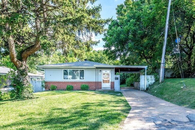 Building Photo - 212 Lakeside Dr