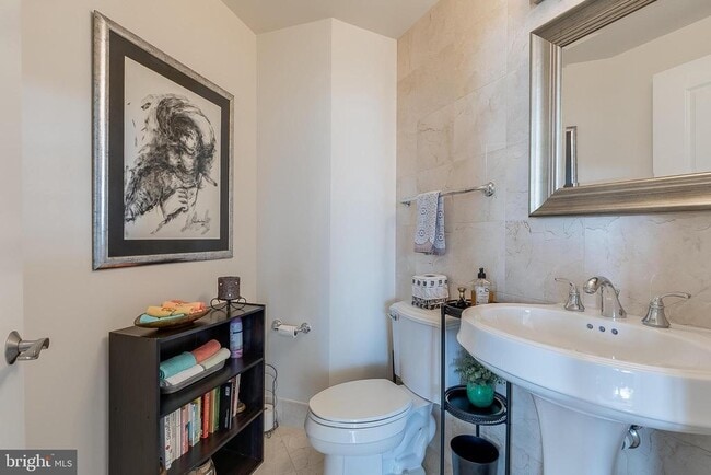 Building Photo - 8220 Crestwood Heights Dr