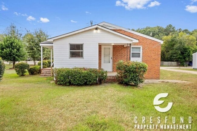 Building Photo - 3 Bedroom, 1 Bath with Fresh and Modernize...
