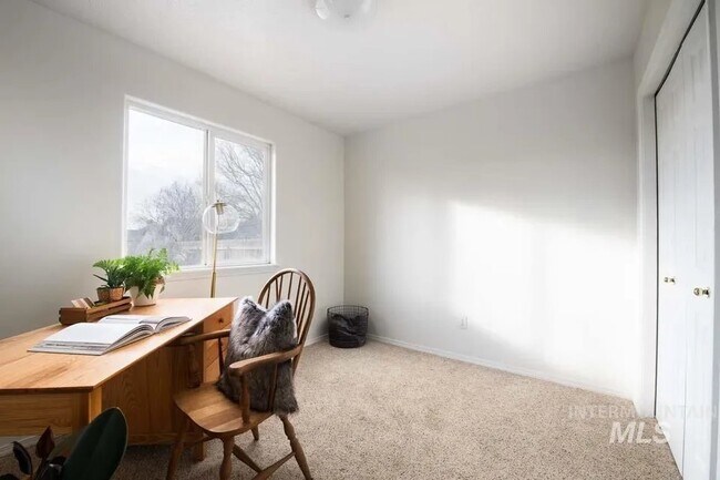 Building Photo - 10495 W Hazelwood Dr