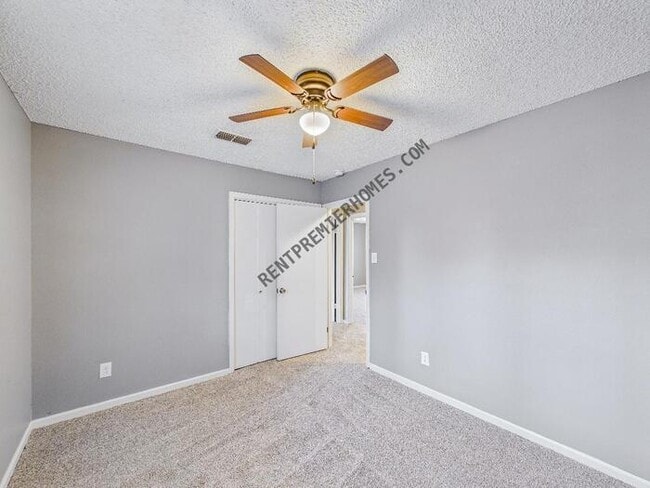 Building Photo - 4913 Foxrun Cir