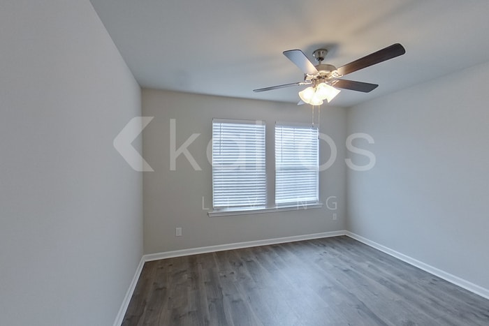 Building Photo - 401 Mango Dr