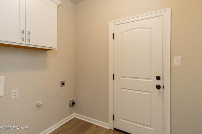 Building Photo - 303 Tall Meadows Ln