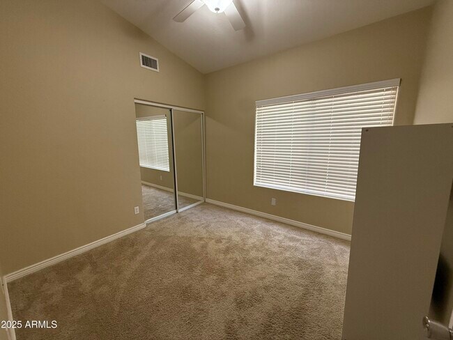 Building Photo - 3803 E Grandview Rd