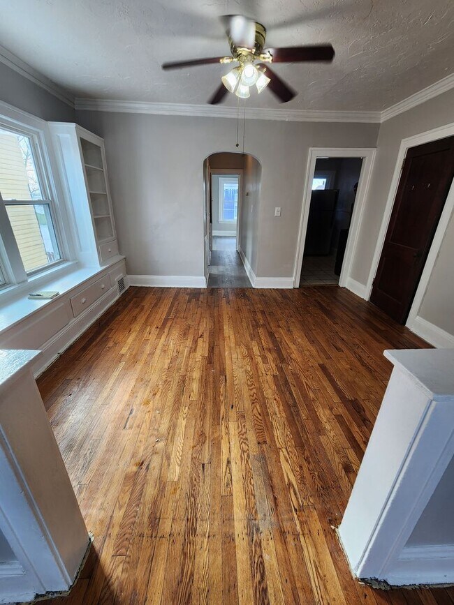 Building Photo - 120th,E.3610