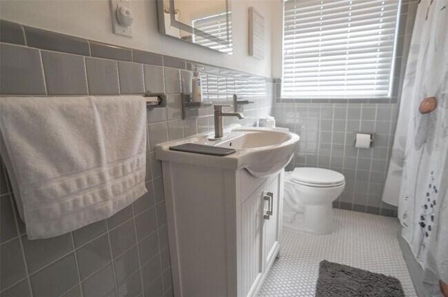 Building Photo - 929 Lantana Ave