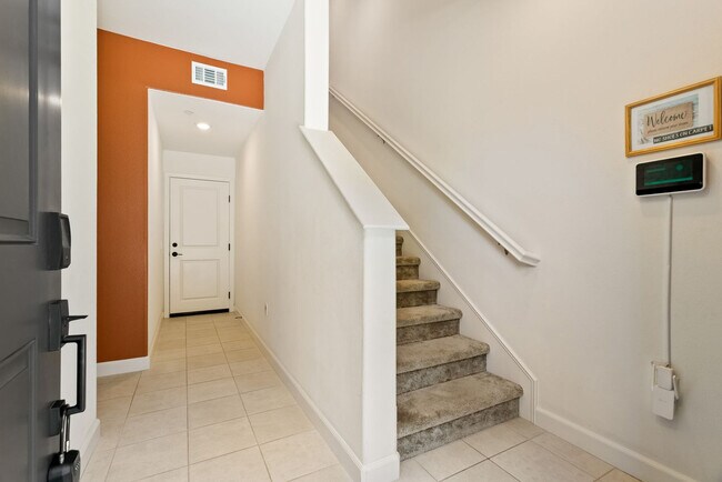 Building Photo - 777 Abby Dr