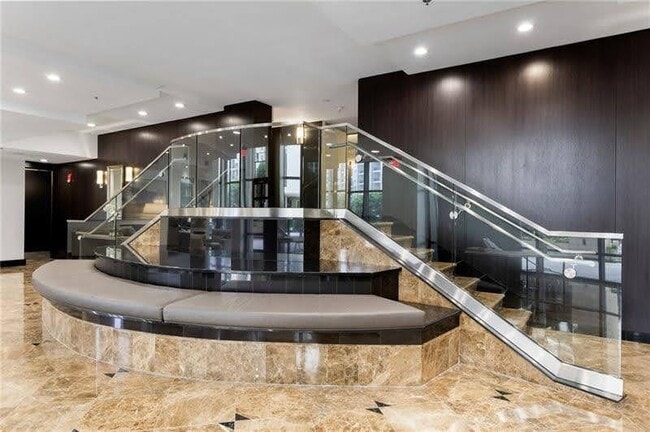 Building Photo - 3481 Lakeside Dr NE