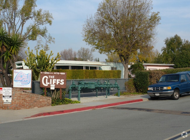 Building Photo - The Cliffs