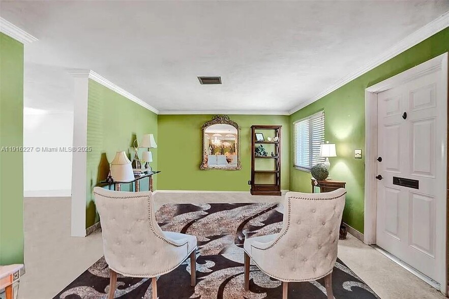 Building Photo - 2761 NE 12th St