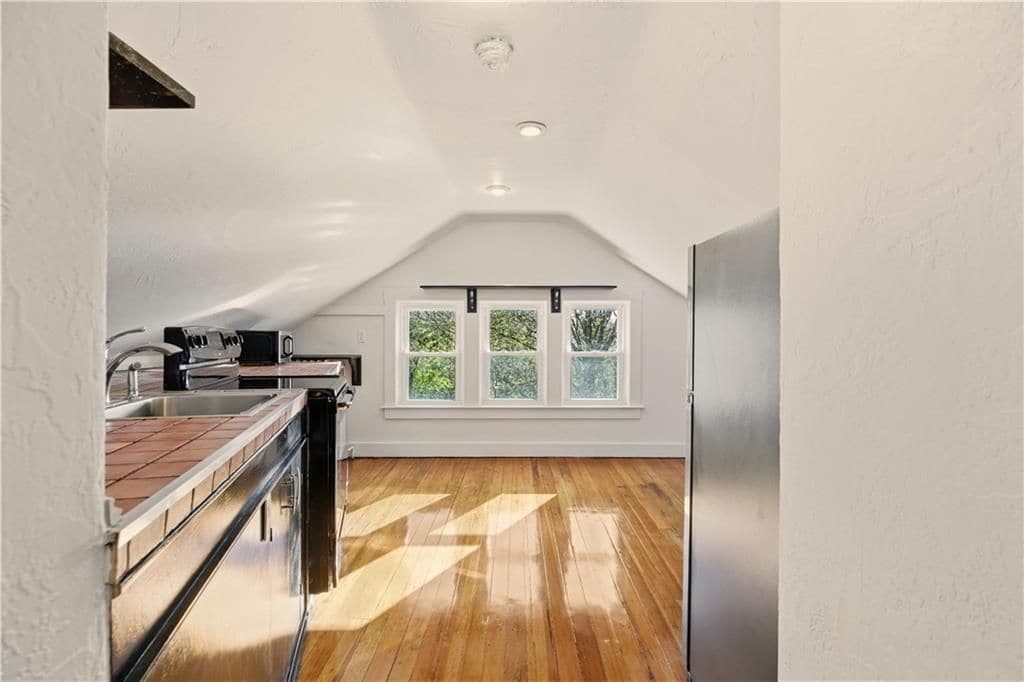 Building Photo - 31 Bayside Ave