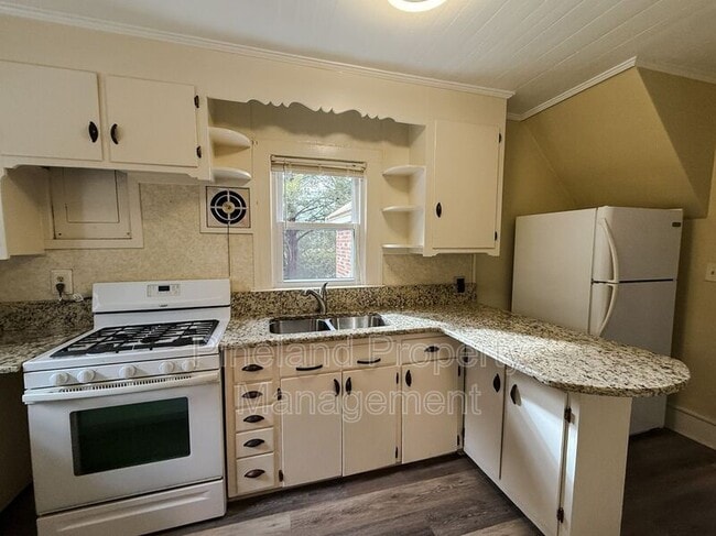 Building Photo - 352 Tc Jones Rd