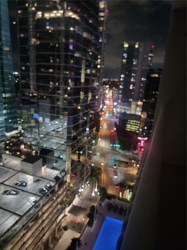 Building Photo - 1200 Brickell Bay Dr