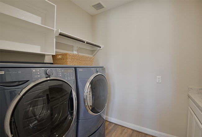 Building Photo - 4042 Steep Woods Dr