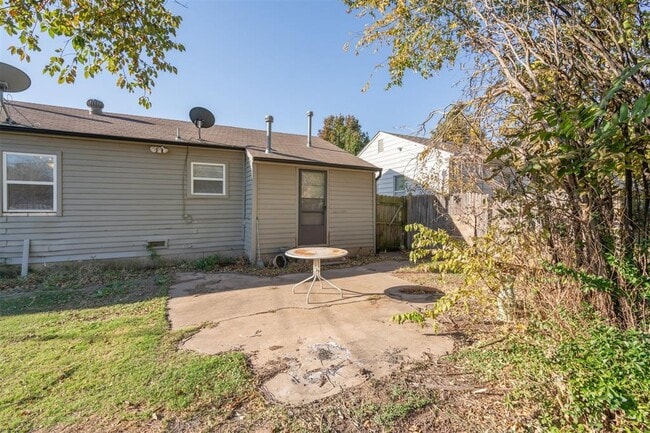 Building Photo - 317 E Key Blvd