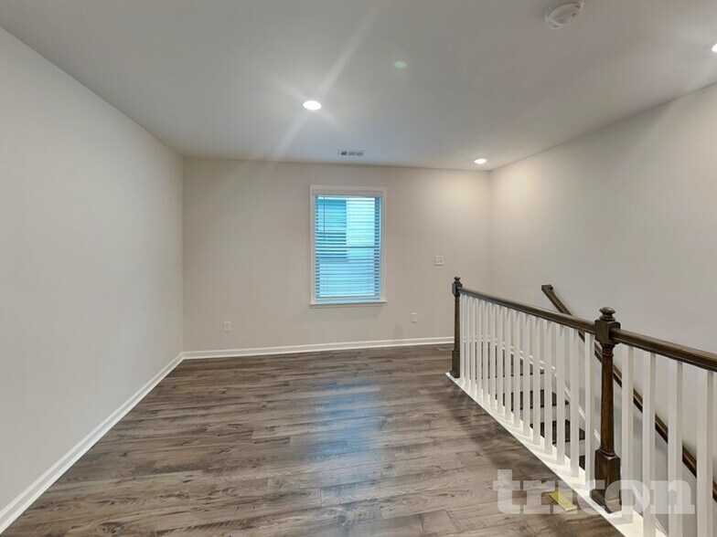 Building Photo - 203 Chapelcrest Ln