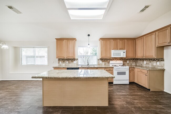 Building Photo - 17515 Fairgrove Park Dr