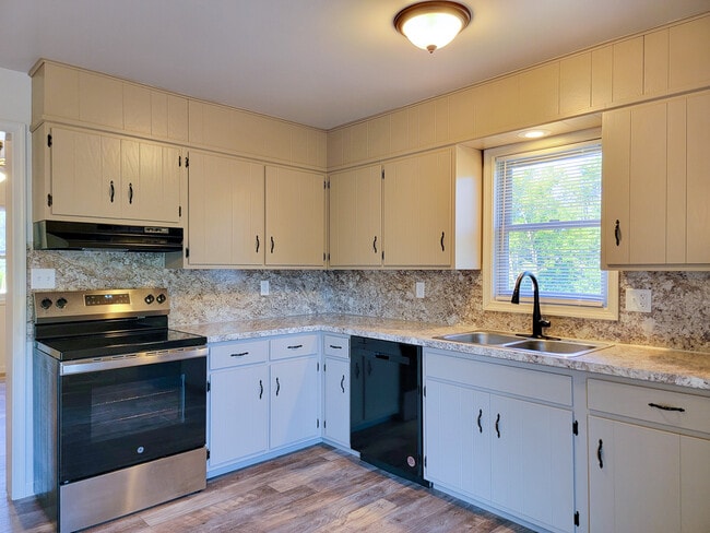 Building Photo - 1522 N Reading Rd