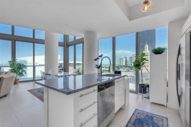 Building Photo - 888 Biscayne Blvd