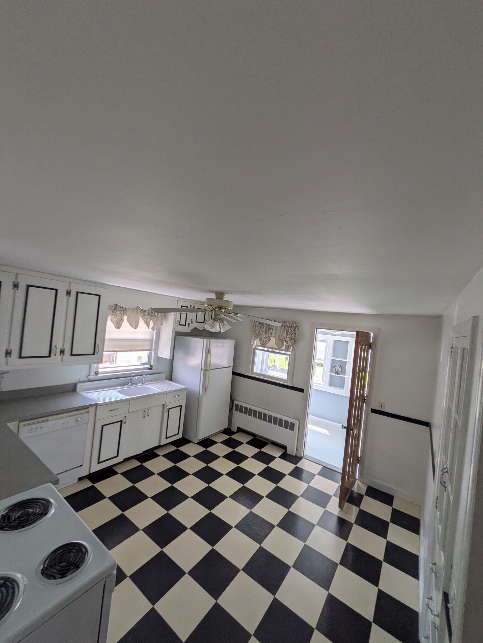 Kitchen - 33 Englewood Ave