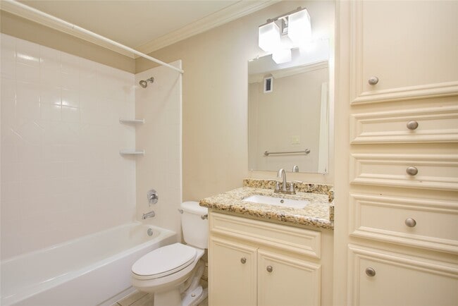 Building Photo - 6503 Mapleridge St