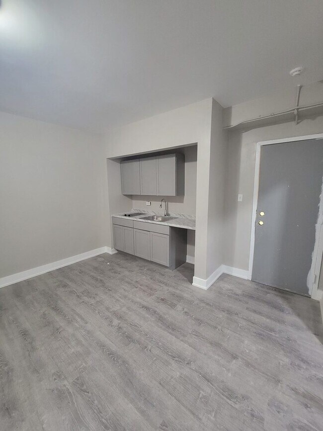 Building Photo - 312 N Central Ave