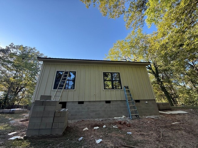 Building Photo - 1218 Rogers Rd
