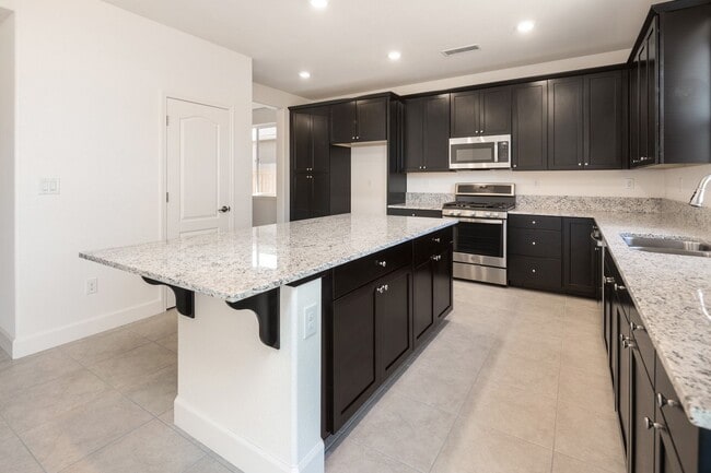 Building Photo - Newly constructed home in Golden Valley, 4...