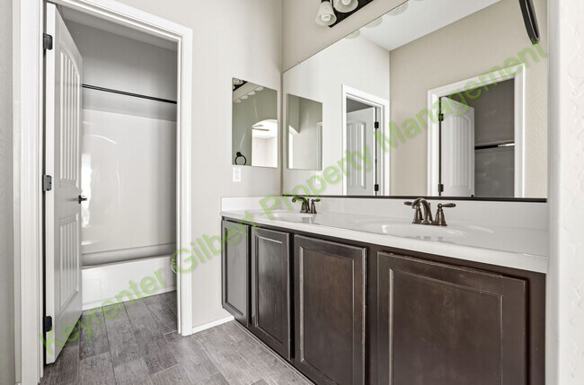 Building Photo - 3 bed/2.5 bath Condo in Gilbert’s Lofts in...