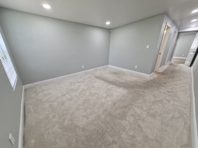 Building Photo - 3922 N Butler Ave