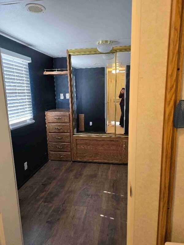 Building Photo - 4909 W Front Ave