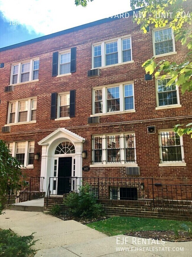 Primary Photo - 4471 MacArthur Blvd NW