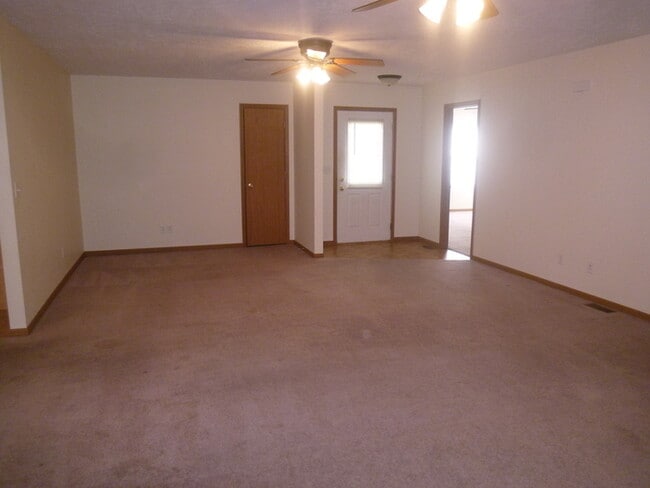 Building Photo - Collet Meadow - 5 Bedroom Family Home - Pets Welcome!*