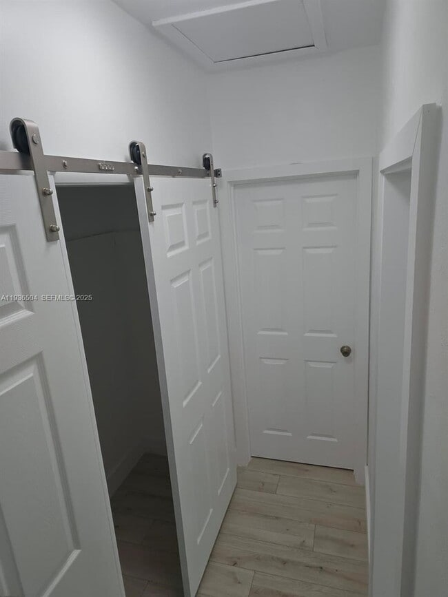 Building Photo - 14410 NE 5th Pl