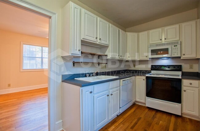 Building Photo - 867 Rosedale Rd NE